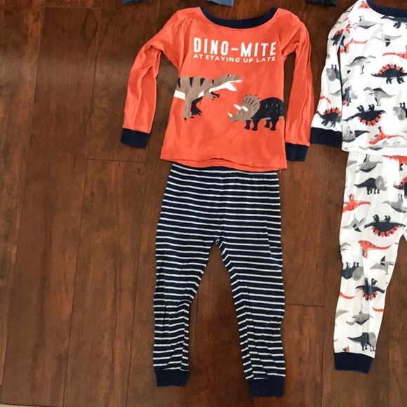 Carters Set of 6 Pajamas - Picture 5 of 7